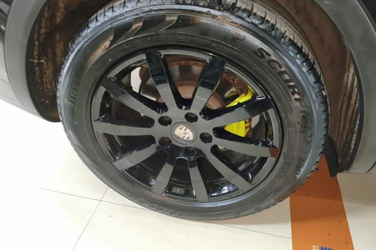 Used Porsche Cayenne E-Hybrid 2019 Cayenne E-Hybrid 2.0T Right Rear Wheel Hub