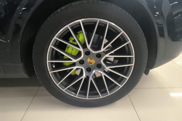 Used Porsche Cayenne E-Hybrid 2019 Cayenne E-Hybrid 2.0T Right Rear Wheel Hub