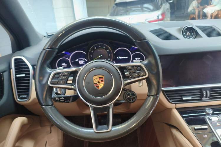 Used Porsche Cayenne E-Hybrid 2019 Cayenne E-Hybrid 2.0T Steering Wheel