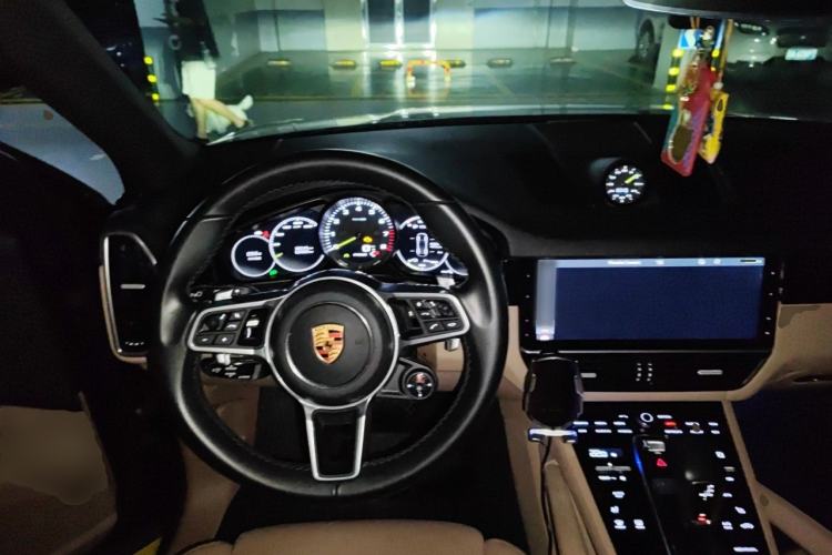 Used Porsche Cayenne E-Hybrid  Steering Wheel