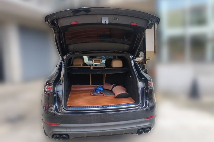 Used Porsche Cayenne E-Hybrid 2019 Cayenne E-Hybrid 2.0T Trunk
