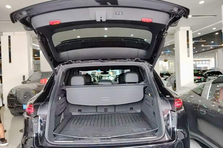 Used Porsche Cayenne E-Hybrid 2019 Cayenne E-Hybrid 2.0T Trunk