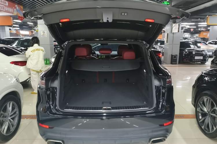 Used Porsche Cayenne E-Hybrid 2019 Cayenne E-Hybrid 2.0T Trunk
