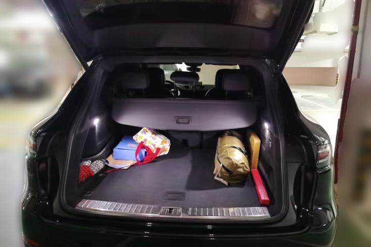 Used Porsche Cayenne E-Hybrid 2019 Cayenne E-Hybrid 2.0T Trunk