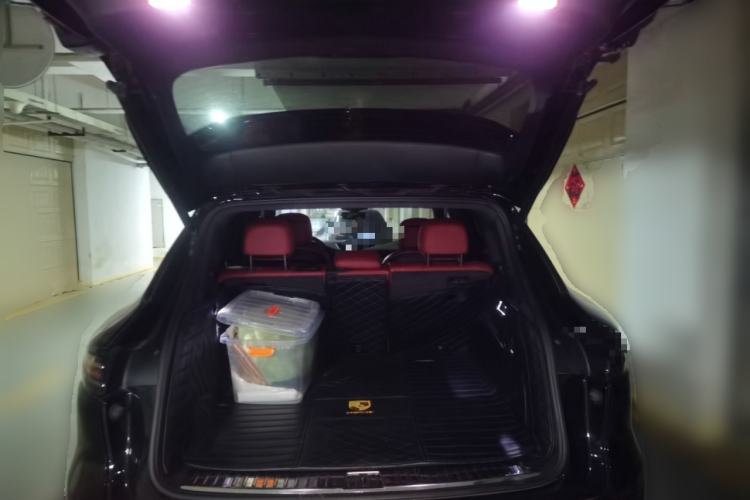Used Porsche Cayenne E-Hybrid 2019 Cayenne E-Hybrid 2.0T Trunk