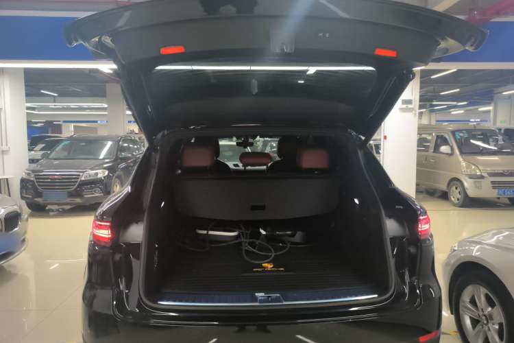 Used Porsche Cayenne E-Hybrid 2019 Cayenne E-Hybrid 2.0T Trunk