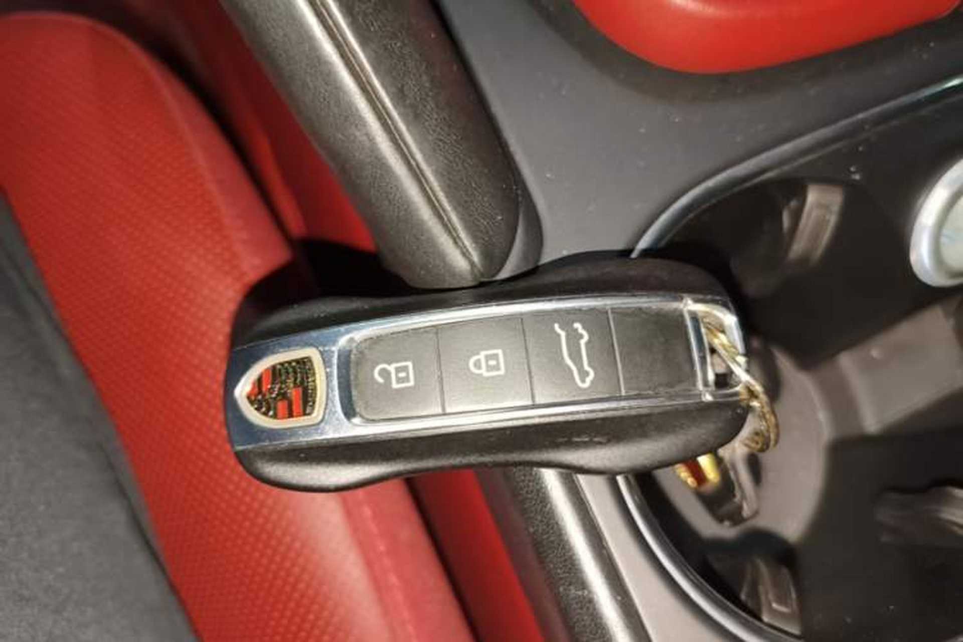Used Porsche Cayenne E-Hybrid 2019 Cayenne E-Hybrid 2.0T Vehicle Key
