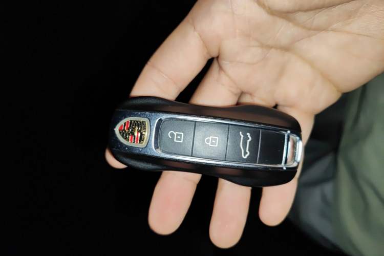 Used Porsche Cayenne E-Hybrid  Vehicle Key