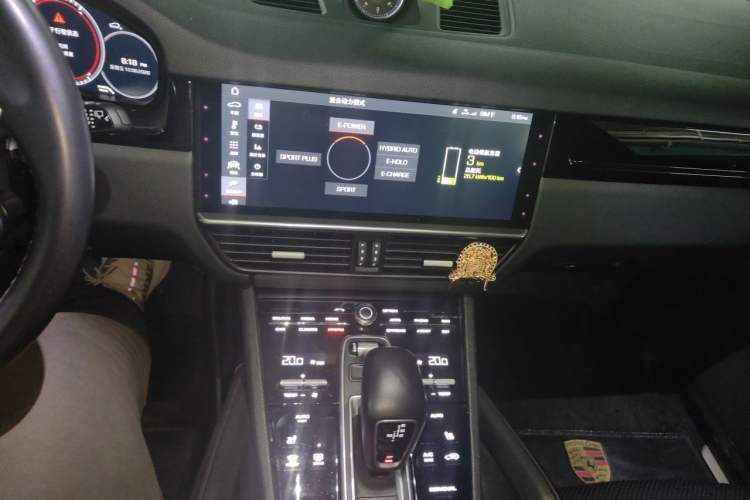 Used Porsche Cayenne E-Hybrid 2019 Cayenne E-Hybrid 2.0T Audio And AC Panel