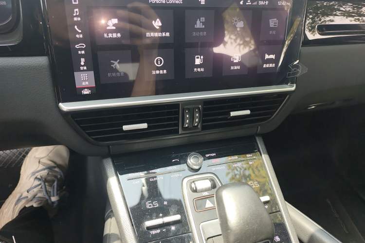 Used Porsche Cayenne E-Hybrid 2019 Cayenne E-Hybrid 2.0T Audio And AC Panel