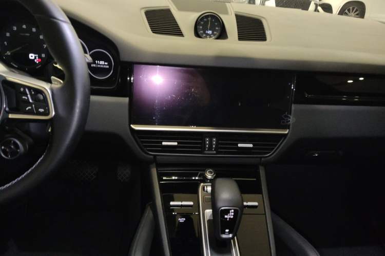 Used Porsche Cayenne E-Hybrid 2019 Cayenne E-Hybrid 2.0T Audio And AC Panel