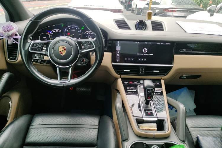 Used Porsche Cayenne E-Hybrid 2019 Cayenne E-Hybrid 2.0T Center Console