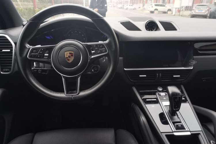 Used Porsche Cayenne E-Hybrid 2019 Cayenne E-Hybrid 2.0T Center Console
