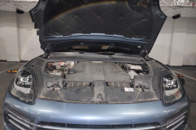 Used Porsche Cayenne E-Hybrid 2019 Cayenne E-Hybrid 2.0T Engine Bay