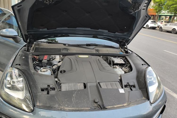 Used Porsche Cayenne E-Hybrid 2019 Cayenne E-Hybrid 2.0T Engine Bay