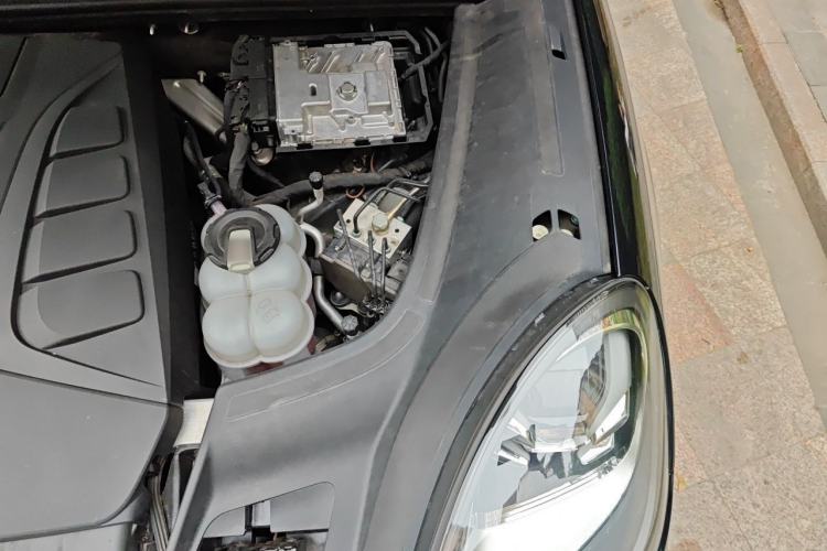 Used Porsche Cayenne E-Hybrid 2019 Cayenne E-Hybrid 2.0T Engine Bay Left
