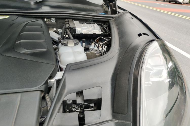 Used Porsche Cayenne E-Hybrid 2019 Cayenne E-Hybrid 2.0T Engine Bay Left