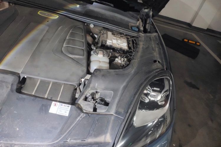 Used Porsche Cayenne E-Hybrid 2019 Cayenne E-Hybrid 2.0T Engine Bay Left