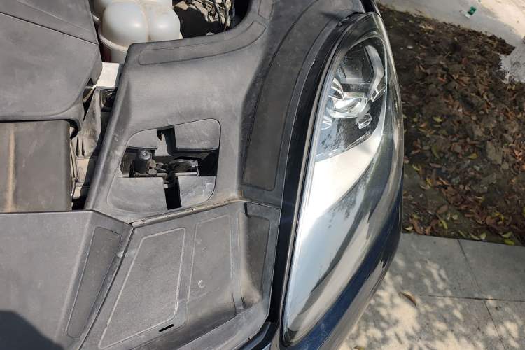 Used Porsche Cayenne E-Hybrid 2019 Cayenne E-Hybrid 2.0T Engine Bay Left