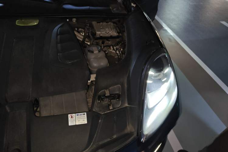 Used Porsche Cayenne E-Hybrid 2019 Cayenne E-Hybrid 2.0T Engine Bay Left