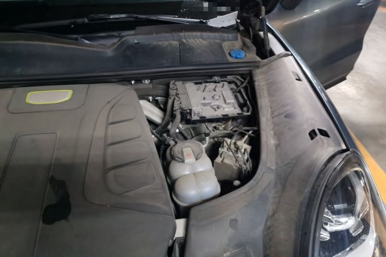 Used Porsche Cayenne E-Hybrid 2019 Cayenne E-Hybrid 2.0T Engine Bay Left