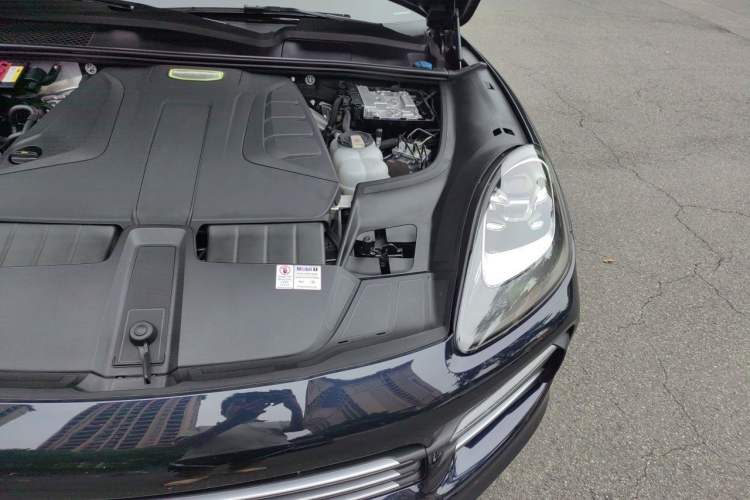 Used Porsche Cayenne E-Hybrid 2019 Cayenne E-Hybrid 2.0T Engine Bay Left