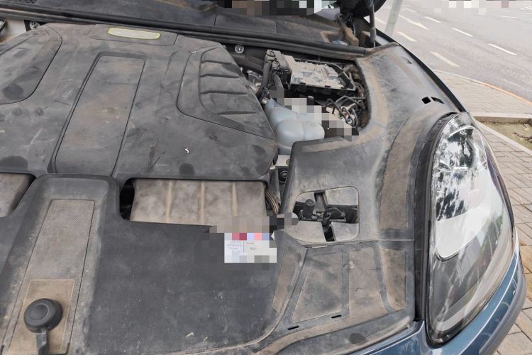 Used Porsche Cayenne E-Hybrid 2019 Cayenne E-Hybrid 2.0T Engine Bay Left
