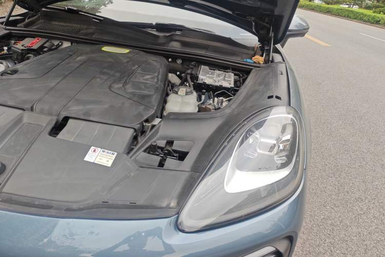 Used Porsche Cayenne E-Hybrid 2019 Cayenne E-Hybrid 2.0T Engine Bay Left