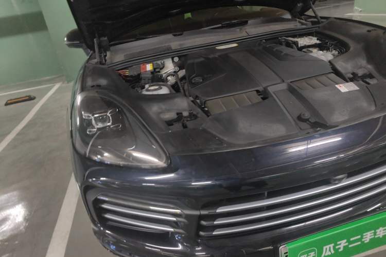 Used Porsche Cayenne E-Hybrid 2019 Cayenne E-Hybrid 2.0T Engine Bay Right