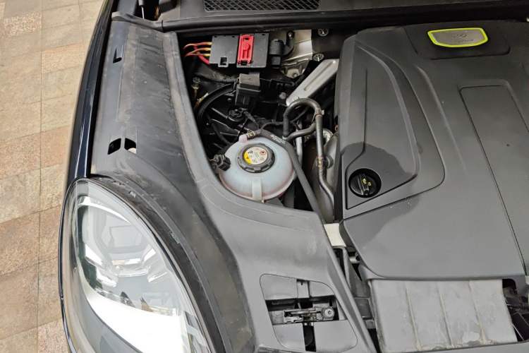 Used Porsche Cayenne E-Hybrid 2019 Cayenne E-Hybrid 2.0T Engine Bay Right