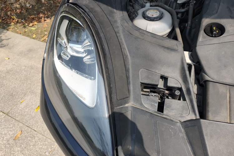 Used Porsche Cayenne E-Hybrid 2019 Cayenne E-Hybrid 2.0T Engine Bay Right