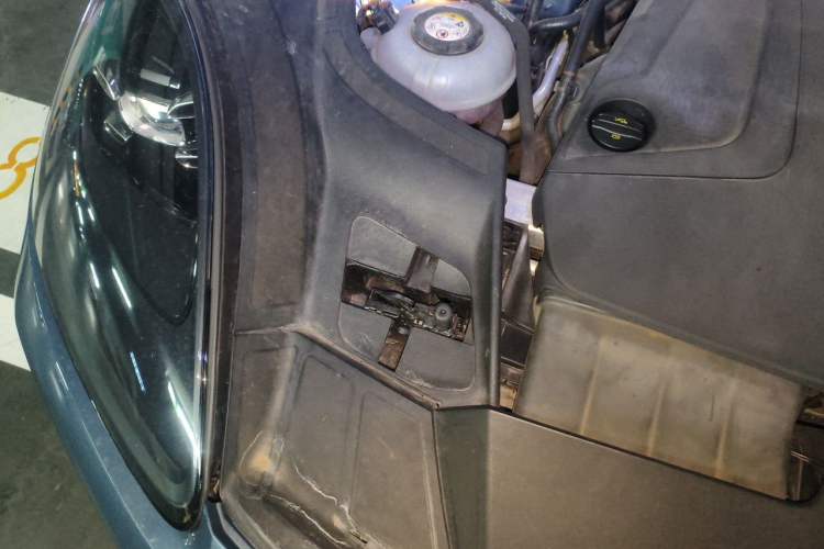 Used Porsche Cayenne E-Hybrid 2019 Cayenne E-Hybrid 2.0T Engine Bay Right