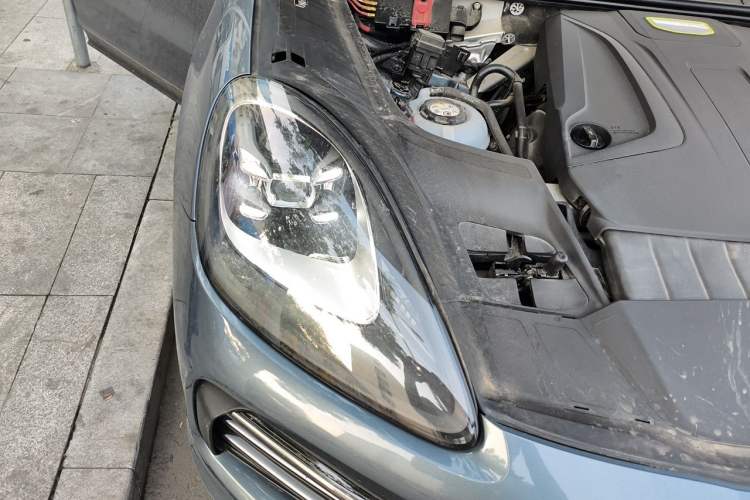Used Porsche Cayenne E-Hybrid 2019 Cayenne E-Hybrid 2.0T Engine Bay Right