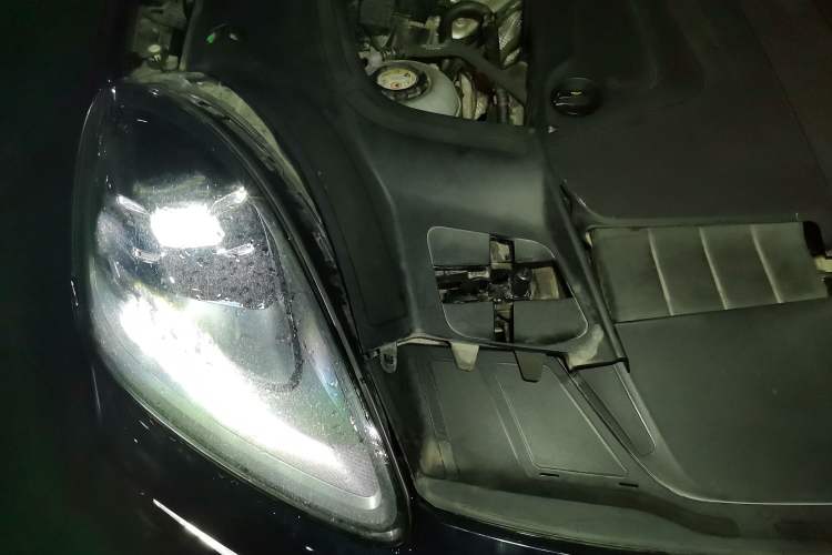 Used Porsche Cayenne E-Hybrid 2019 Cayenne E-Hybrid 2.0T Engine Bay Right