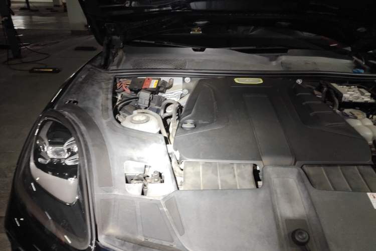 Used Porsche Cayenne E-Hybrid 2019 Cayenne E-Hybrid 2.0T Engine Bay Right