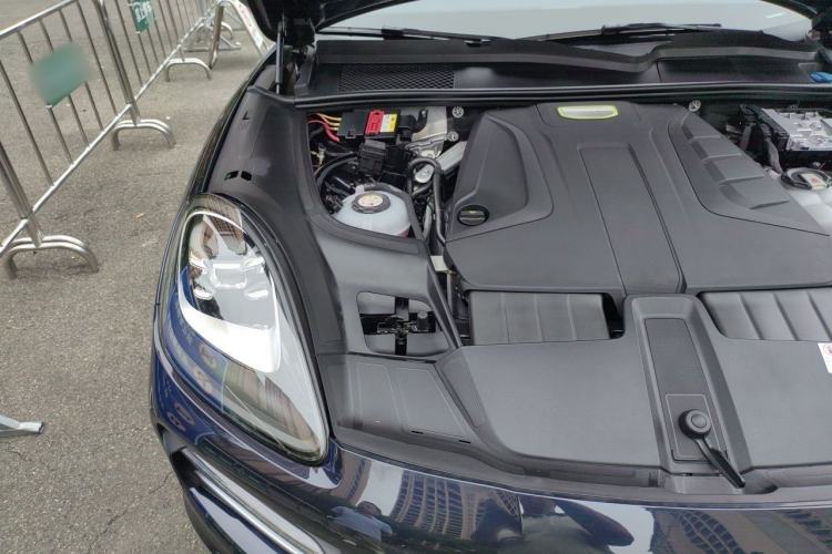 Used Porsche Cayenne E-Hybrid 2019 Cayenne E-Hybrid 2.0T Engine Bay Right