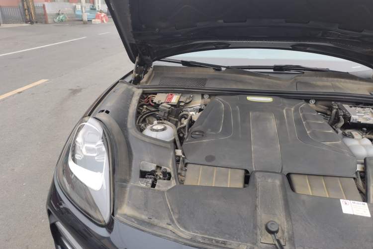 Used Porsche Cayenne E-Hybrid 2019 Cayenne E-Hybrid 2.0T Engine Bay Right