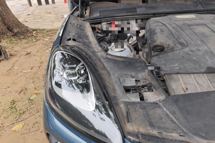 Used Porsche Cayenne E-Hybrid 2019 Cayenne E-Hybrid 2.0T Engine Bay Right