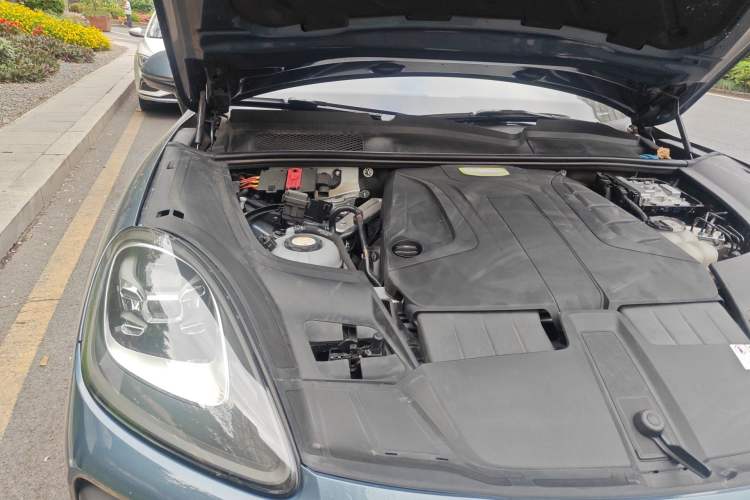 Used Porsche Cayenne E-Hybrid 2019 Cayenne E-Hybrid 2.0T Engine Bay Right