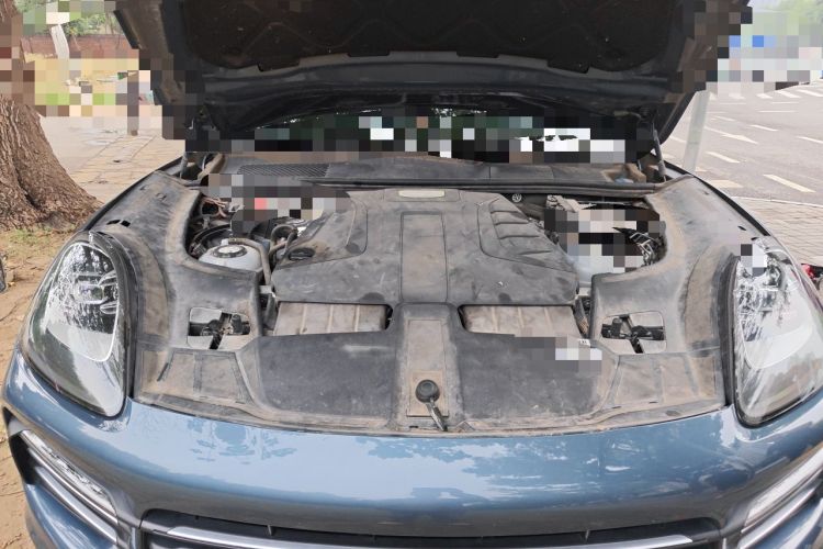 Used Porsche Cayenne E-Hybrid 2019 Cayenne E-Hybrid 2.0T Engine Bay