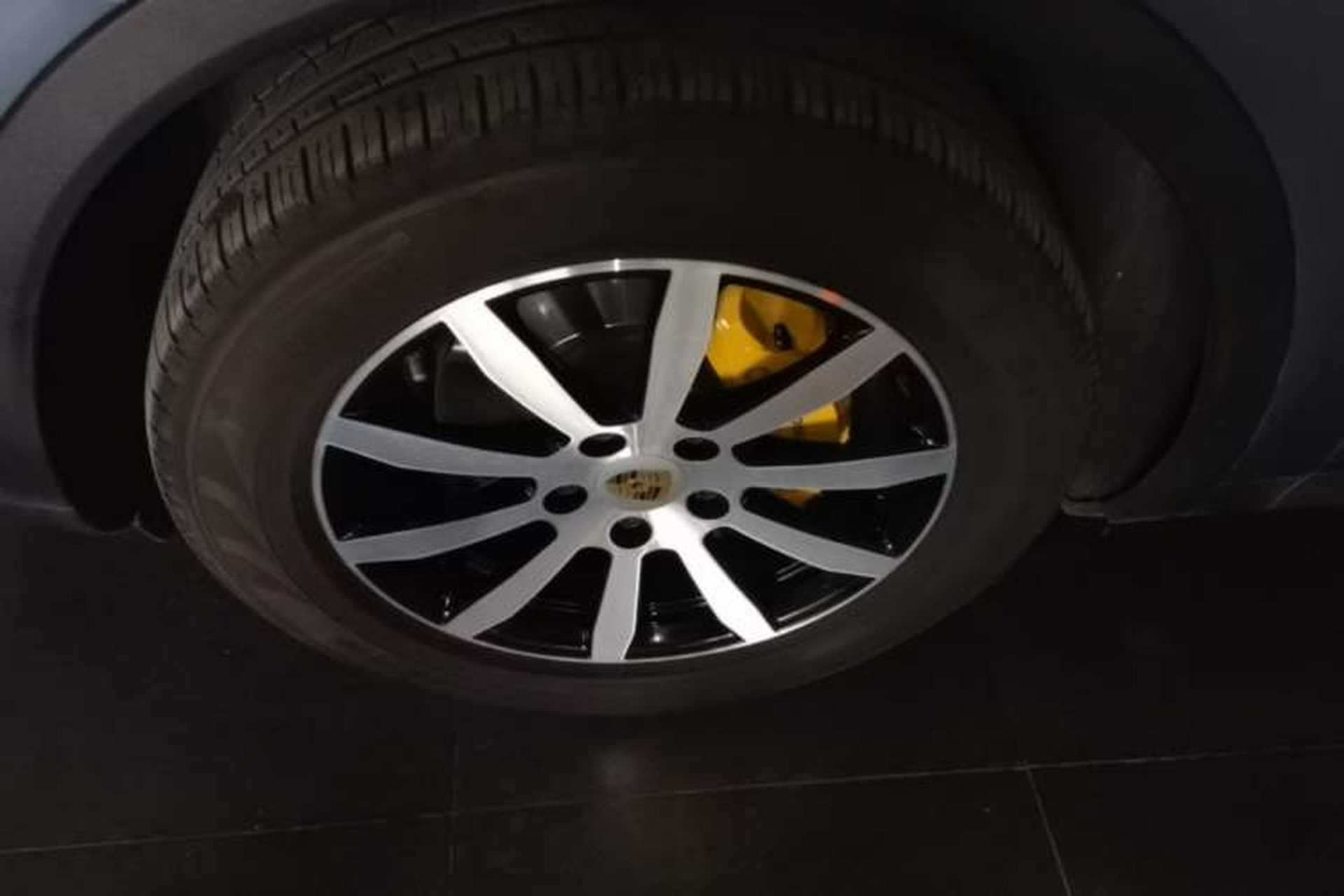 Used Porsche Cayenne E-Hybrid 2019 Cayenne E-Hybrid 2.0T Exterior 4