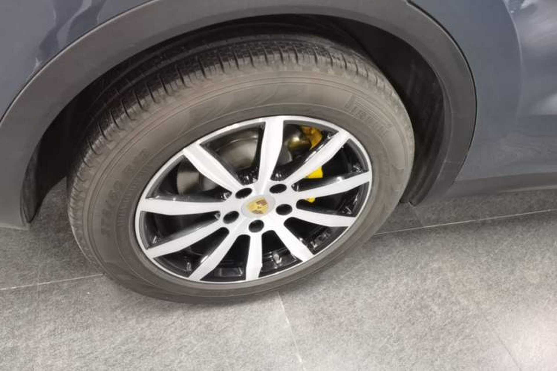 Used Porsche Cayenne E-Hybrid 2019 Cayenne E-Hybrid 2.0T Exterior 5