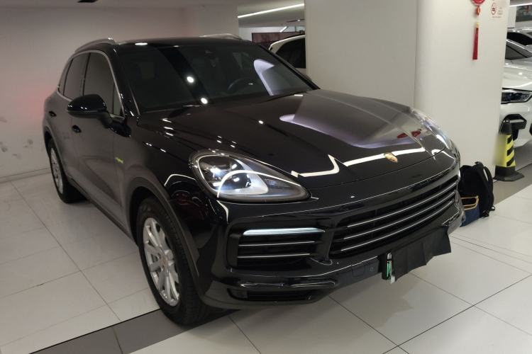Used Porsche Cayenne E-Hybrid 2019 Cayenne E-Hybrid 2.0T Front Right 45 Deg