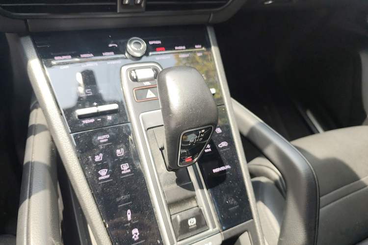 Used Porsche Cayenne E-Hybrid 2019 Cayenne E-Hybrid 2.0T Gear Lever