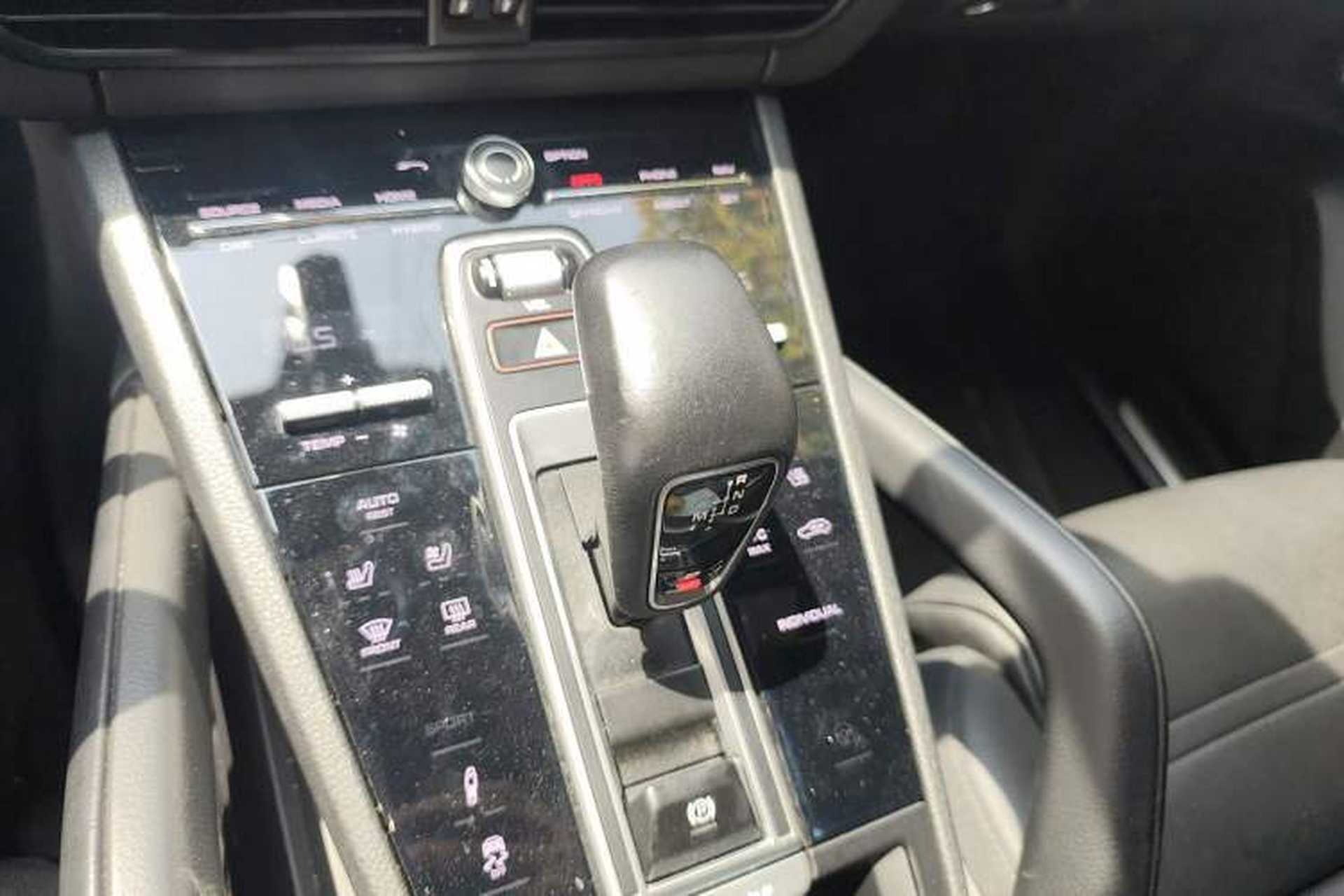 Used Porsche Cayenne E-Hybrid 2019 Cayenne E-Hybrid 2.0T Gear Lever
