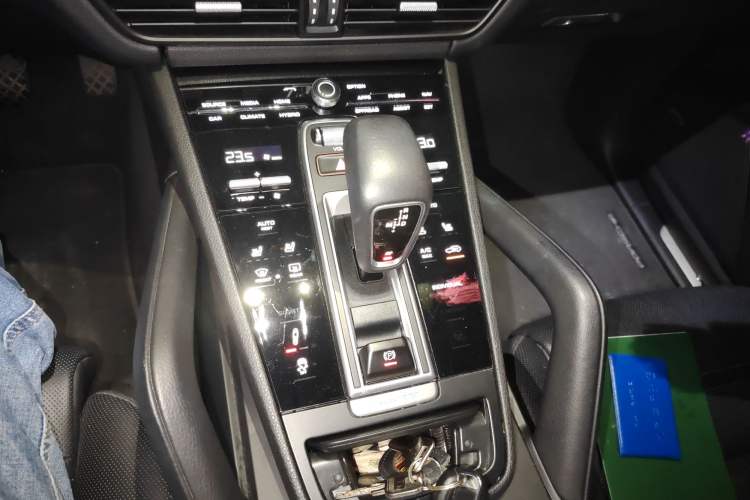 Used Porsche Cayenne E-Hybrid 2019 Cayenne E-Hybrid 2.0T Gear Lever