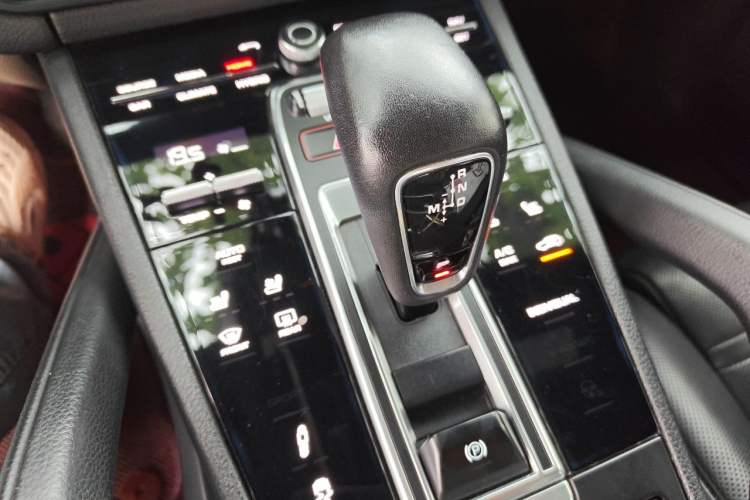 Used Porsche Cayenne E-Hybrid 2019 Cayenne E-Hybrid 2.0T Gear Lever
