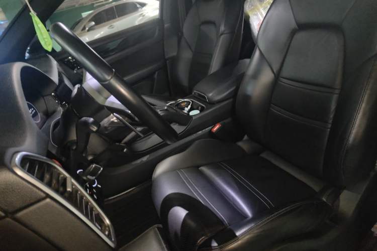 Used Porsche Cayenne E-Hybrid 2019 Cayenne E-Hybrid 2.0T Left Front Seat