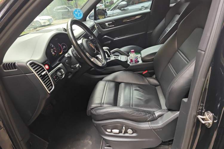 Used Porsche Cayenne E-Hybrid 2019 Cayenne E-Hybrid 2.0T Left Front Seat