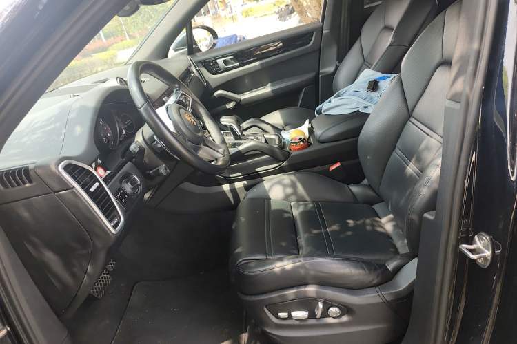 Used Porsche Cayenne E-Hybrid 2019 Cayenne E-Hybrid 2.0T Left Front Seat